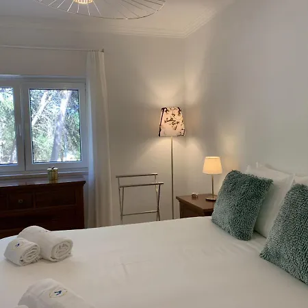 Posh In Costa Da Guia,