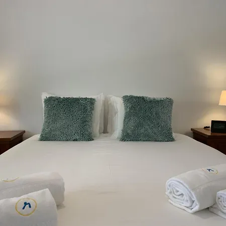 Posh In Costa Da Guia, *