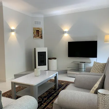 Posh In Costa Da Guia,